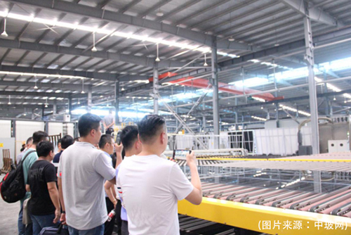 浙江省玻璃行业协会组织参观兰迪机器倾力打造的兆民智能联线