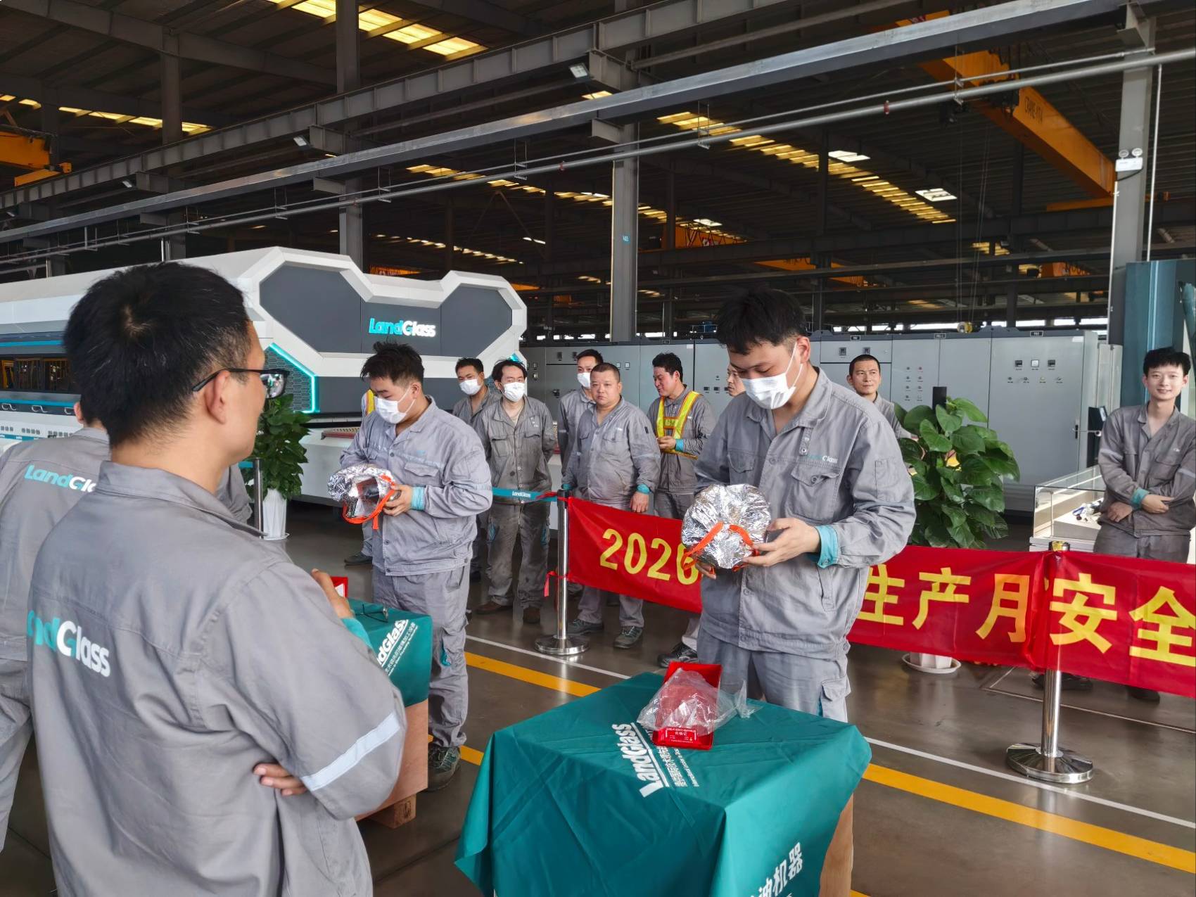 新员工防烟面罩竞速佩戴比赛附图02-2026.6.25.jpg